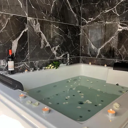Les Loges Des Coteaux - Loge 1 - Luxury With Jacuzzi شقة بلايي